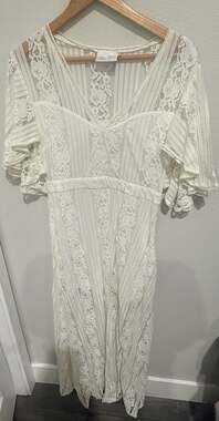 the room White Lace Maxi Dress With Flutter Sleeves Size L